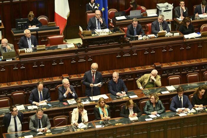 Il ministro dell'Interno, Matteo Piantedosi, nel corso della sua informativa alla Camera sui fatti di Cutro