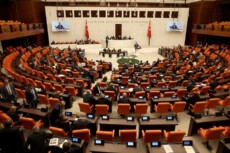 In una foto d'archivio una seduta del Parlamento turco.