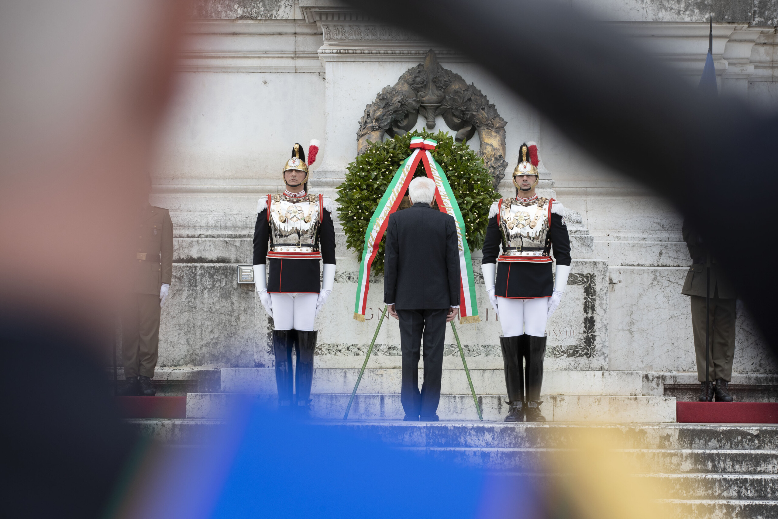 Il Presidente della Repubblica Sergio Mattarella depone una corona d’alloro sulla Tomba del Milite Ignoto, nel 78° anniversario della Liberazione
